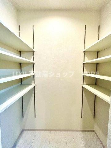大容量のリネン収納付き！スッキリと見映えの良い空間に拵えました。時間に余裕とゆとりを持たせます。