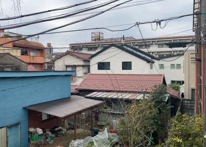 眺望を気にして物件を探す場合、前面に建物が建っていないか現地で確認しましょう！前面に建物があると景色はもちろん、日当たりや風通しにも影響が出てきます。住んだ時のことを想像しながら現地見学をしましょう。