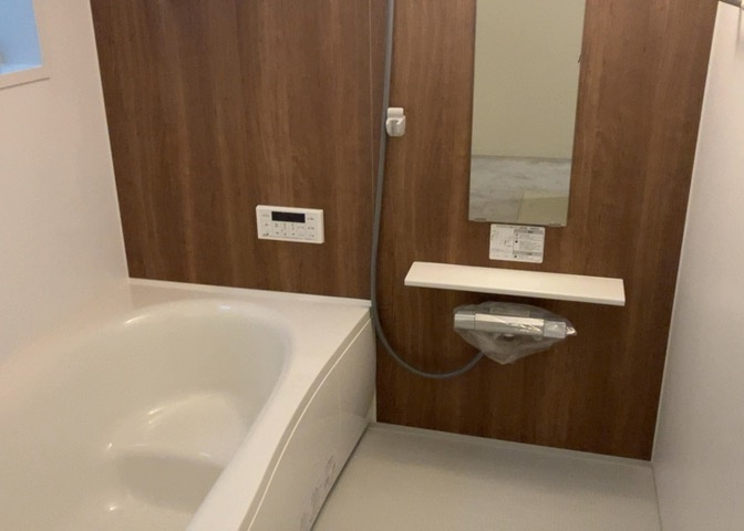 入浴時の快適さも大事なことですが、綺麗な状態を維持できなければ気持ちよく入浴できません。毎日の掃除が楽という点は大事なポイントになります！カビが生えにくく掃除がしやすい、壁や浴槽を選ぶといいでしょう。