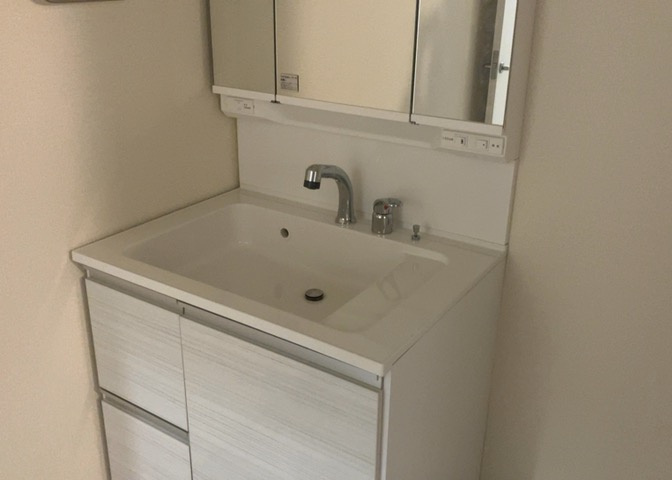 洗面化粧台では顔を洗ったり、身だしなみを整えることが本来の使い方ですが、用途によっては洗面化粧台に求められる機能が違ってくるため、ご自身や家族のライフスタイルに合ったものを選ぶことをおすすめ致します。