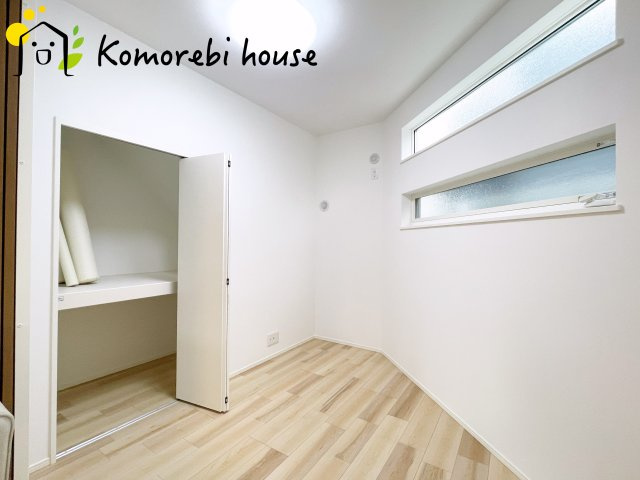 コンパクトで使いやすい洋室です