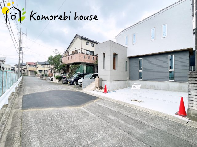 前面道路含む現地写真です