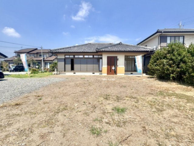 ■外観｜住宅街の中でも圧迫感が少なく、のびのびとした暮らしが叶う立地となっています♪