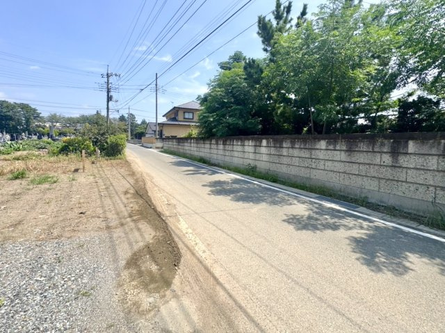 ■外観｜周囲の見渡しが良く、車の出入りの際も安全確認がしやすいため、小さなお子様がいるご家庭でも安心です♪