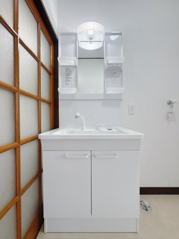 ■洗面室｜大きな鏡と使いやすさがいっぱいの洗面化粧台。お手入れ簡単でいつもキレイに(*^^*)