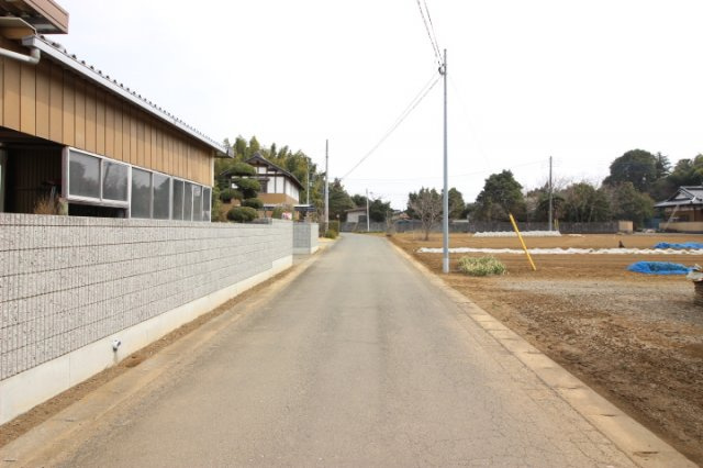 前面道路含む現地写真です