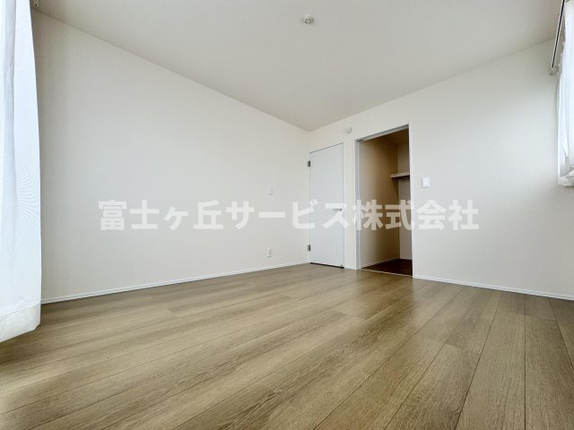 落ち着いて過ごせる寝室です