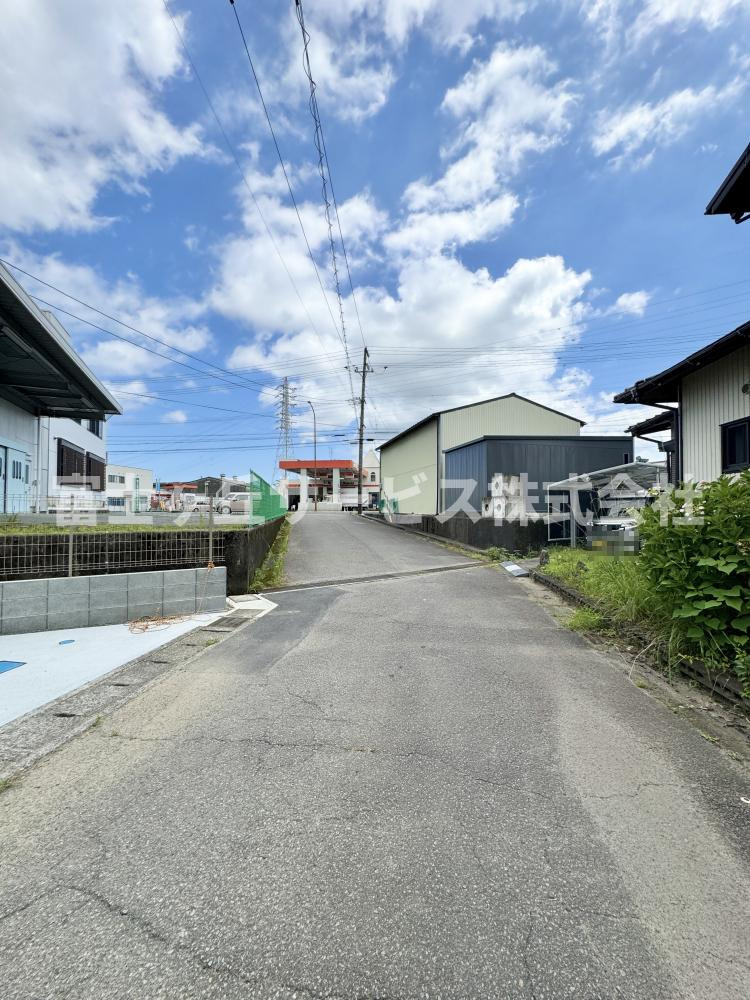 前面道路含む現地写真です