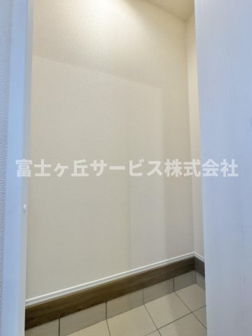 玄関にある土間収納スペースです