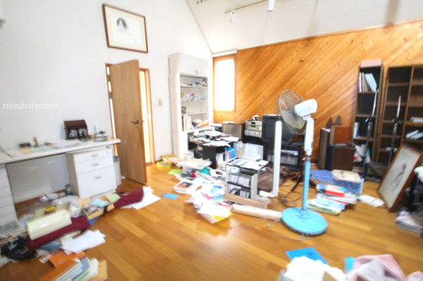 【筑西市甲の洋室】