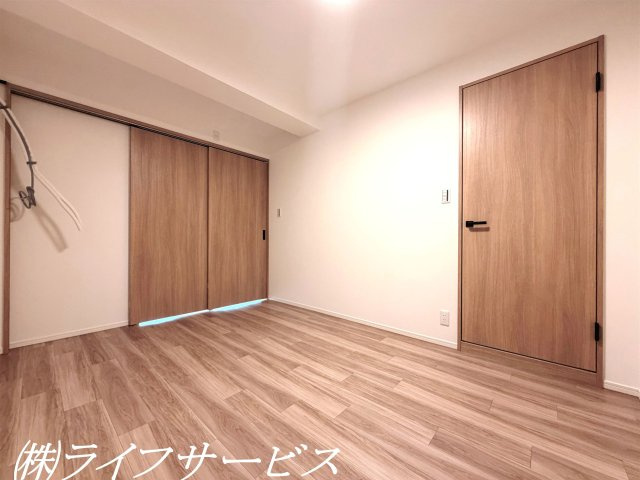 洋室5.8帖/クローゼット有！嬉しいエアコン先行配管済！