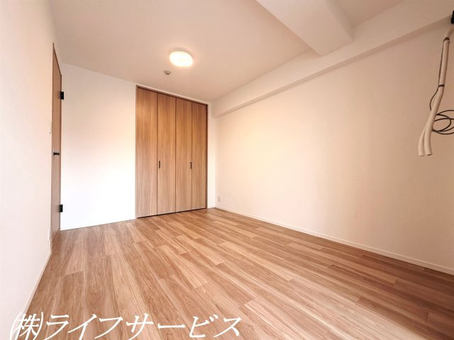 洋室5.8帖/クローゼット有！嬉しいエアコン先行配管済！