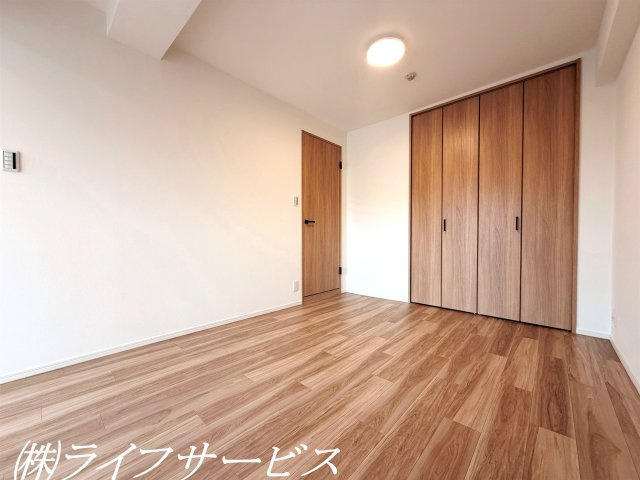 洋室5.8帖/クローゼット有！嬉しいエアコン先行配管済！