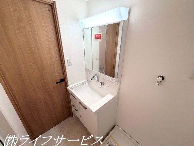 洗面化粧台新調／三面鏡タイプにつき身支度がはかどりますね！
