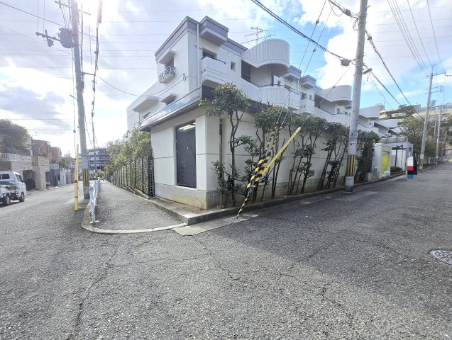 北東の角地で開放感があります！