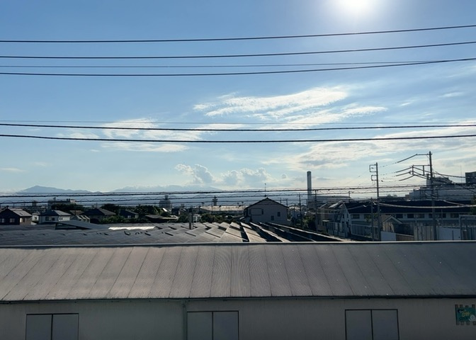 眺望を気にして物件を探す場合、前面に建物が建っていないか現地で確認しましょう！前面に建物があると景色はもちろん、日当たりや風通しにも影響が出てきます。住んだ時のことを想像しながら現地見学をしましょう。