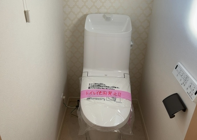 トイレは大きさや形、機能、抗菌性などが異なる多種多彩なタイプが各メーカーから出ています。それぞれに良さがあるため、事前にどういったタイプのトイレがいいのかをご家庭内で決めて、内見に行くといいでしょう。