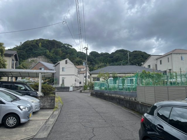 公道に面してます。