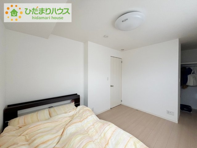 大きなベッドを置いても余裕の広さの主寝室♪♪