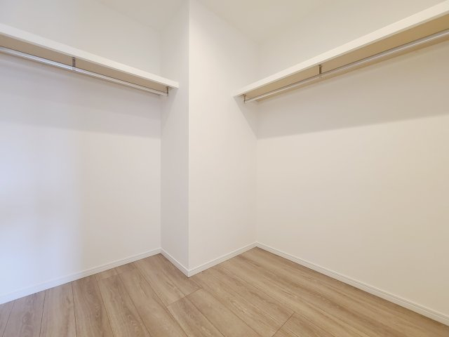 【新設】洋室ウォークインクローゼット付き、収納が豊富です♪