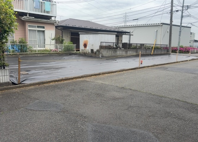 土地の形が極端に長細かったり、狭小地、あるいは道路との高低差がある傾斜地だった場合、後々売ろうとしても買い手がつかない場合もあります。後々、売却することになった時に価値の下がらない土地を選びましょう。