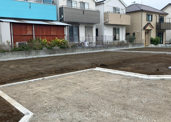 隣家の土地はどうなっているのか、生活利便施設が近くにあるのか、学校まで近いかなど、お客様のライフスタイルにあわせたイメージが重要です。また、近くにあると困る施設が近くにないかも確認するといいでしょう。