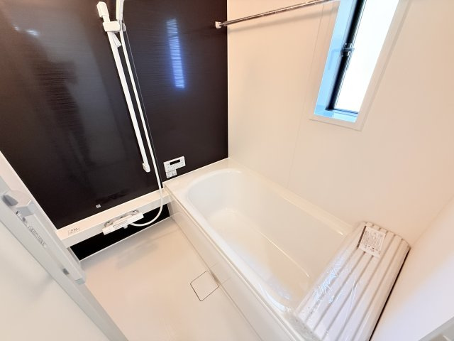 浴室暖房乾燥機付きで冬場のお風呂もあったか快適！乾燥モードを使えば浴室内で洗濯物を乾かせます。
