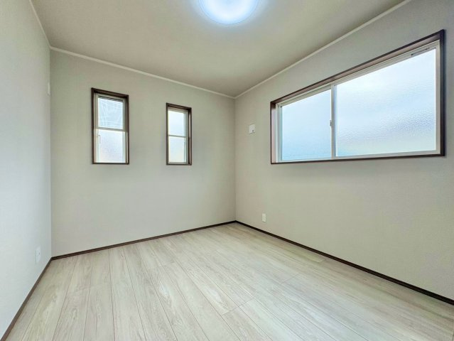 洋室5.6帖・収納付きで、お部屋がすっきり片付きます
