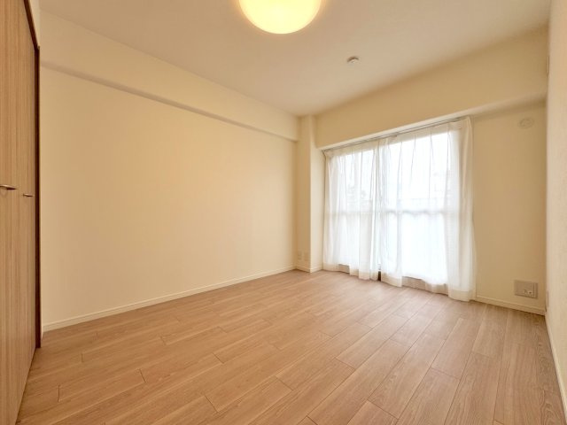 洋室5.6帖　間取り図左上の部屋