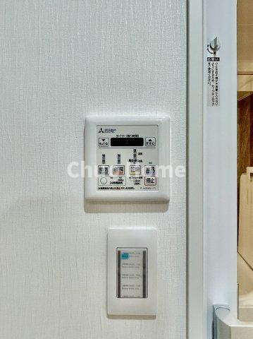【浴室乾燥機】暖房・冷風・換気・乾燥が可能です。毎日を快適に過ごせるうれしい機能が揃っています。雨の日の洗濯物も安心です。