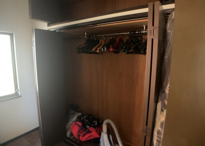 デザイン性を重視しすぎて収納が少なかった！なんてことにならないため、事前に現地で収納の数を確認しておくことをお勧めします。クローゼット以外にも床下収納や屋根裏収納、パントリーなどもチェックしましょう。