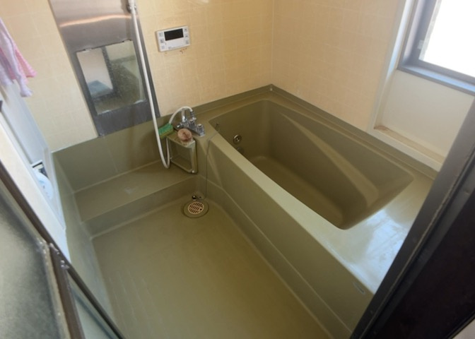 入浴時の快適さも大事なことですが、綺麗な状態を維持できなければ気持ちよく入浴できません。毎日の掃除が楽という点は大事なポイントになります！カビが生えにくく掃除がしやすい、壁や浴槽を選ぶといいでしょう。