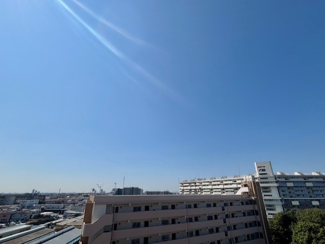 8階部分のバルコニーから見た南側の眺望です。　2026年9月撮影