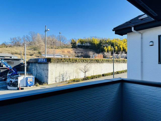～北側バルコニーからの眺望　前面に高い建物が無いため快適～