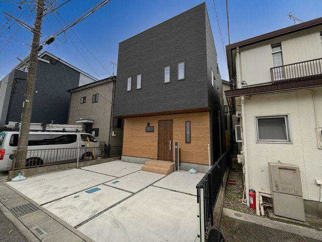 前面道路含む現地写真です