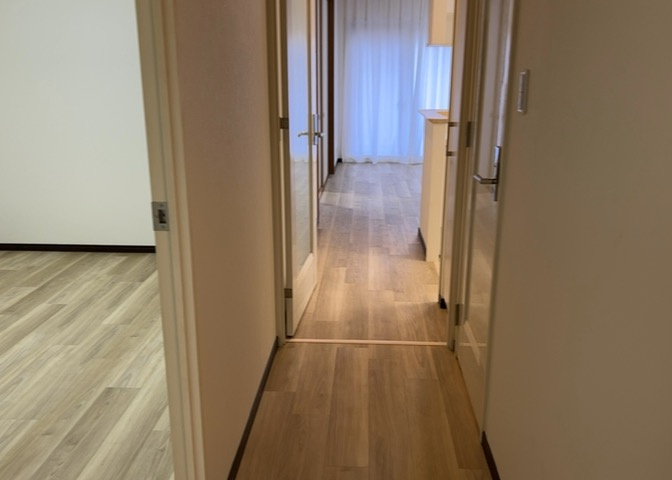 内装はとにかくおしゃれなものがいい！と選ぶ前に、まず住んだ後のことを想像してみましょう。住んでみたらコンセントの位置が悪くて使いにくいなど出てきます。事前にどの家電をどこに置くか想定しておきましょう。