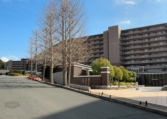 外観はマンション管理がされているかの目安になります。築年数が古いと、壁面は劣化してひび割れが生じることも！建物が古びていても細かいところが修繕されていると、きちんと管理されているなぁと感じるでしょう。