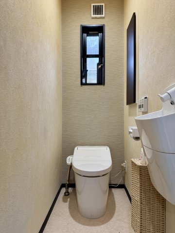 タンクレスですっきりしたトイレです。