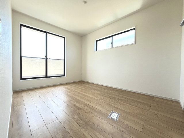 現地写真。2階主寝室です。