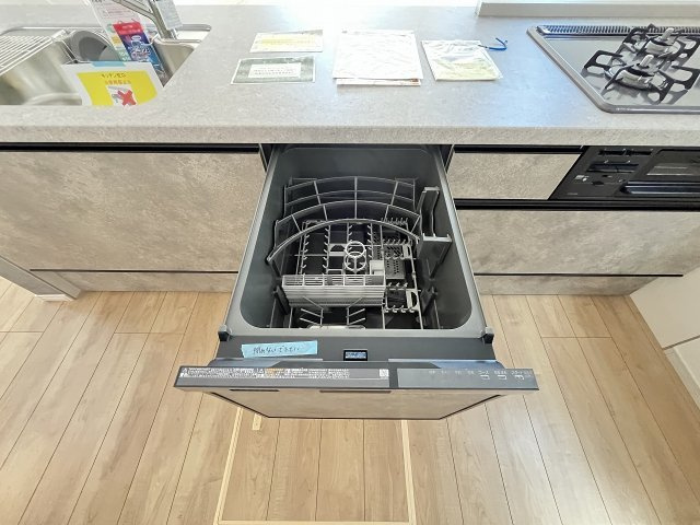 現地写真。食洗器が付いてます。