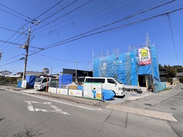 現地写真　駐車スペースは建物南側に並列2台分可能です！