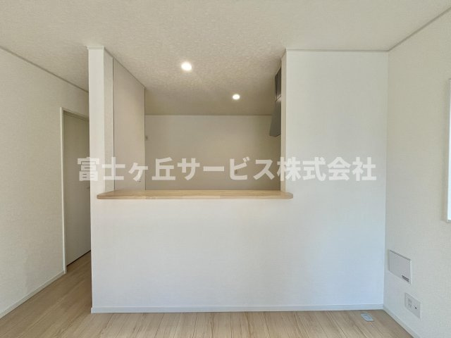 前から見たキッチンです