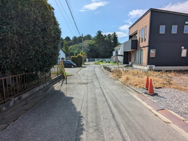 交通量が少ない前面道路です