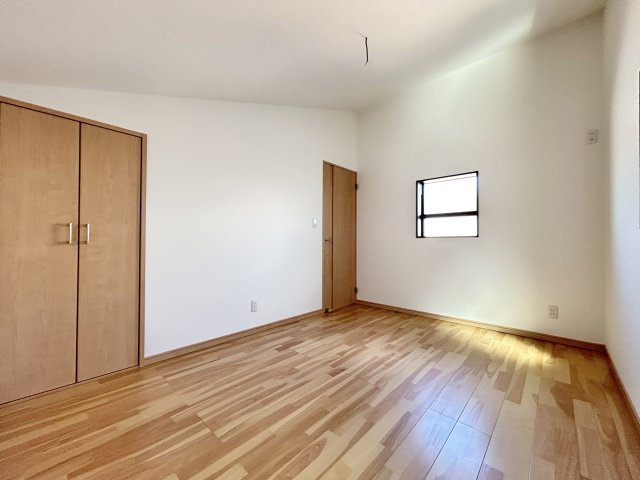 2階洋室。全室収納付きです！