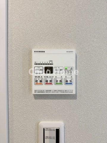 【浴室乾燥機】暖房・冷風・換気・乾燥が可能です。毎日を快適に過ごせるうれしい機能が揃っています。雨の日の洗濯物も安心です。