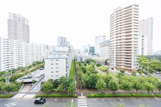 豊洲1丁目の街並みや空の広がりを感じやすい眺望が期待できます。