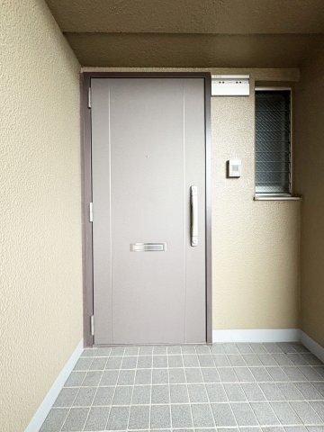 交換済みの玄関ドアです。