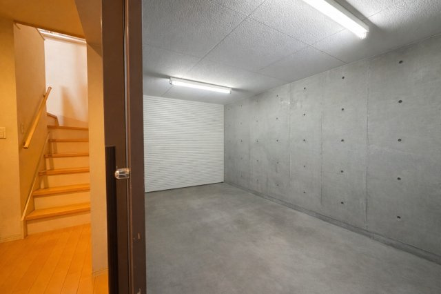 雨の日も濡れずに出入りが出来ます