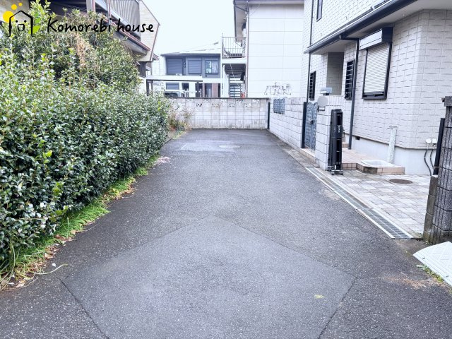 前面道路含む現地写真です。　