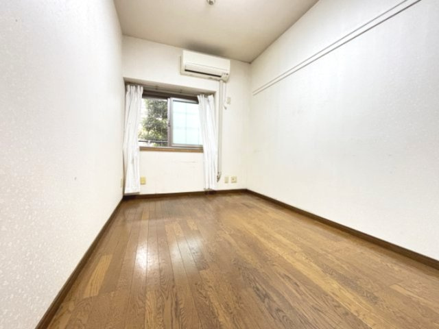 こちらは6帖の洋室です。